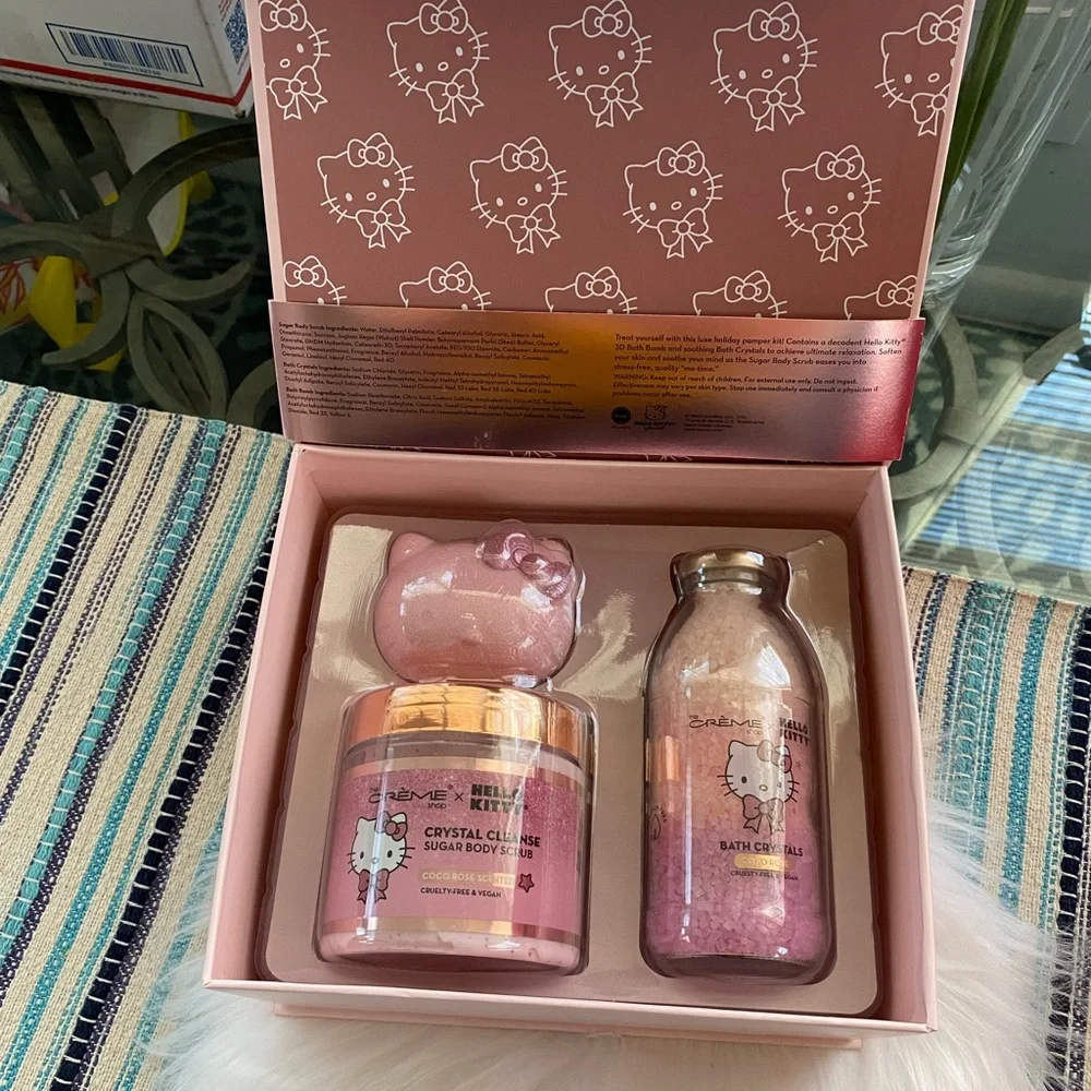 New Hello kitty limited edition lovely luxury bath spa kit